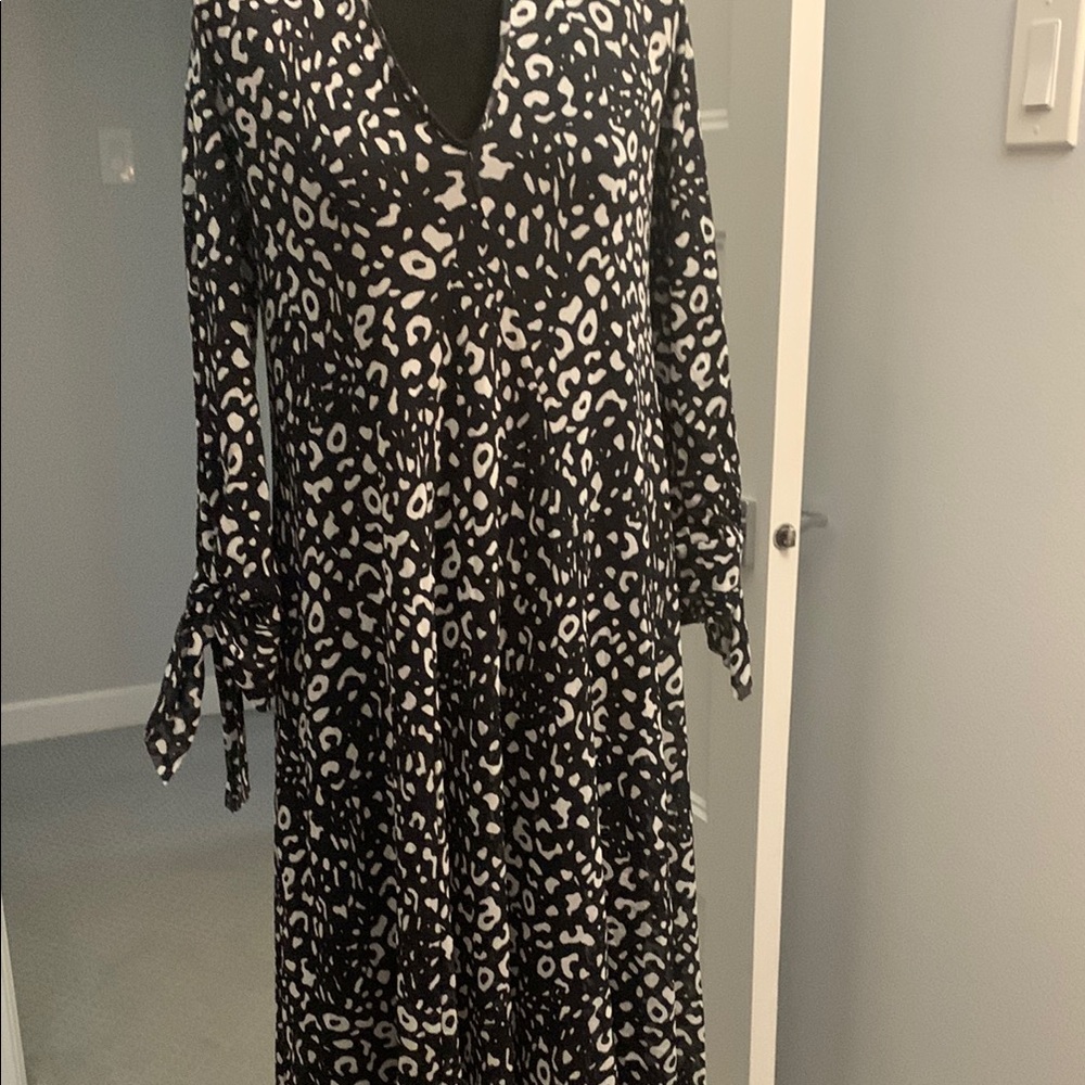 Fuzzy. Elegant Black and White Patterned Dress